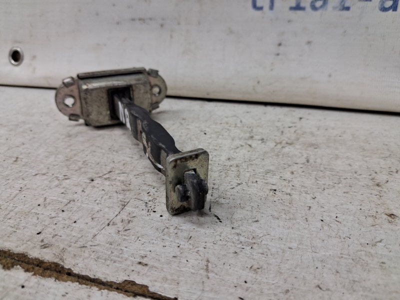 Ограничитель двери задний левый Nissan Qashqai J10 2.0 Бензин MR20DE Ограничитель двери задний левый Nissan Qashqai J10 2.0 Бензин MR20DE