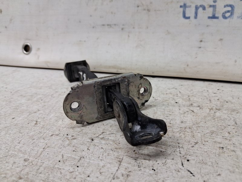 Ограничитель двери задний левый Navara 2004-2015 D40 2.5 Diesel YD25DDTI Ограничитель двери задний левый Navara 2004-2015 D40 2.5 Diesel YD25DDTI