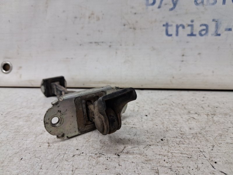 Ограничитель двери задний правый Navara 2004-2015 D40 2.5 Diesel YD25DDTI Ограничитель двери задний правый Navara 2004-2015 D40 2.5 Diesel YD25DDTI