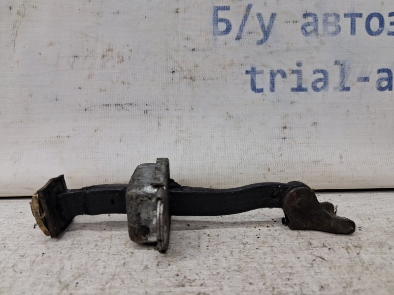 Запчасть ограничитель двери передний левый Nissan Navara 2004-2015 D40 2.5 Diesel YD25DDTI 804304X00A Б/У Ограничитель двери передний левый Nissan Navara 2004-2015 D40 2.5 Diesel YD25DDTI 804304X00A Б/У