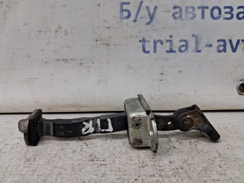 Запчасть ограничитель двери передний правый Nissan Navara 2004-2015 D40 2.5 Diesel YD25DDTI 804304X00A Б/У Ограничитель двери передний правый Nissan Navara 2004-2015 D40 2.5 Diesel YD25DDTI 804304X00A Б/У