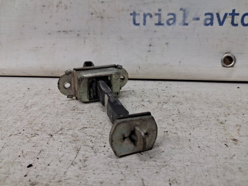 Ограничитель двери передний правый Nissan Navara D40 2.5 Diesel YD25DDTI Ограничитель двери передний правый Nissan Navara D40 2.5 Diesel YD25DDTI