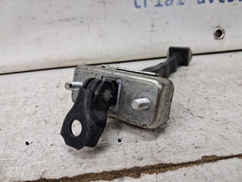 Ограничитель двери задний правый Q50 2013- V37 2.2 diesel OM651