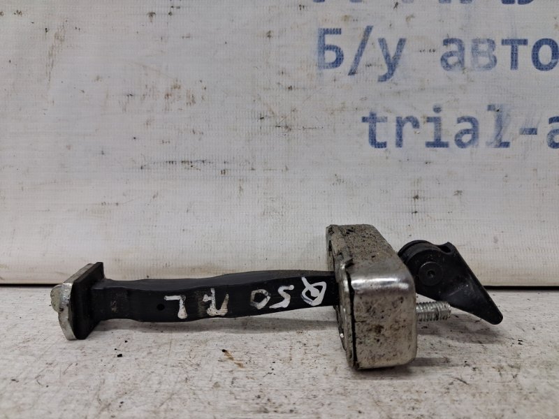 Ограничитель двери передний левый Infiniti Q50 2013- V37 2.2 diesel OM651 804304GA0A Б/У