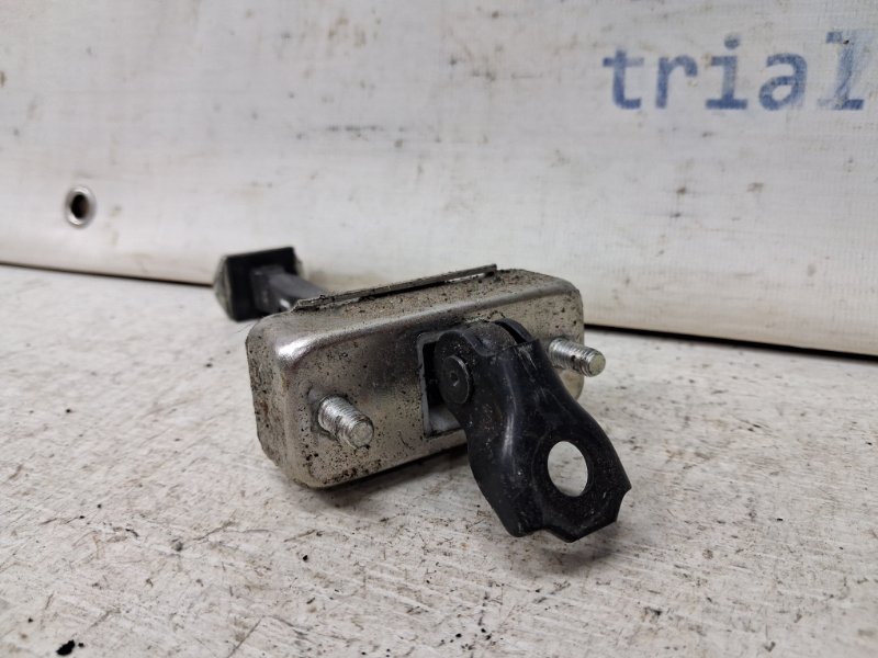 Ограничитель двери передний левый Q50 2013- V37 2.2 diesel OM651