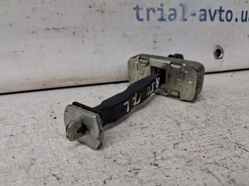 Ограничитель двери передний левый Infiniti Q50 V37 2.2 diesel OM651