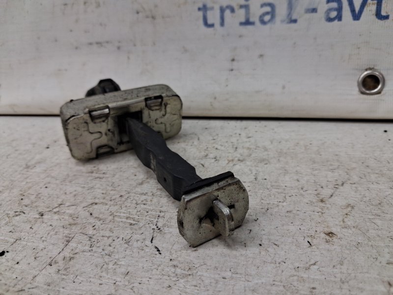 Ограничитель двери передний правый Infiniti Q50 V37 2.2 diesel OM651 Ограничитель двери передний правый Infiniti Q50 V37 2.2 diesel OM651