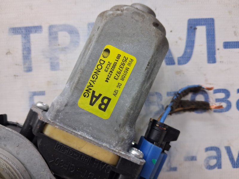 Стеклоподъемник передний левый Chevrolet Captiva C140 2.2 diesel Z22D1 Стеклоподъемник передний левый Chevrolet Captiva C140 2.2 diesel Z22D1