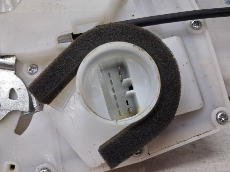 Замок двери задний левый Suzuki SX4 1 1.6 бензин M16A