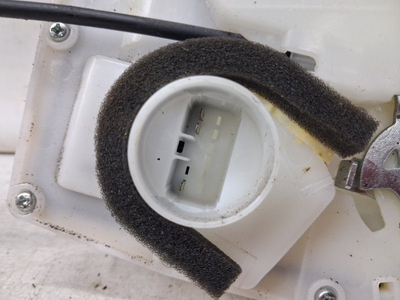 Замок двери задний правый Suzuki SX4 1 1.6 бензин M16A