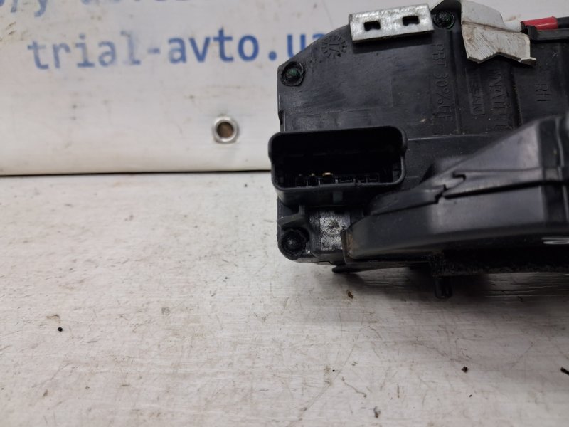 Замок двери задний правый Nissan Qashqai J11 1.2 Бензин HRA2DDT Замок двери задний правый Nissan Qashqai J11 1.2 Бензин HRA2DDT