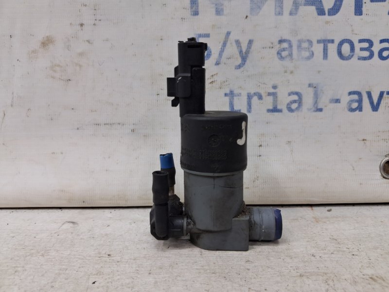 Запчасть насос омывателя стекла Nissan Qashqai 2013-2022 J11 1.2 Бензин HRA2DDT 28920BU010 Б/У Насос омывателя стекла Nissan Qashqai 2013-2022 J11 1.2 Бензин HRA2DDT 28920BU010 Б/У