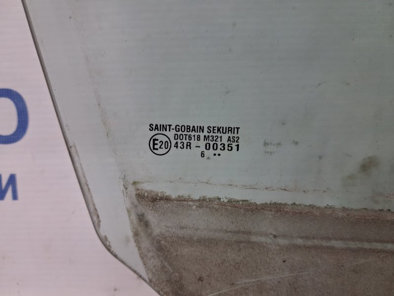 Стекло двери переднее правое Suzuki SX4 1 1.6 бензин M16A