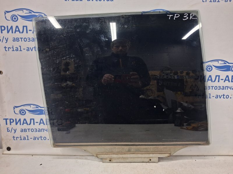 Стекло двери заднее правое Toyota Prado 2002-2009 J120 3.0 Diesel 1KDFTV 6811360211 Б/У