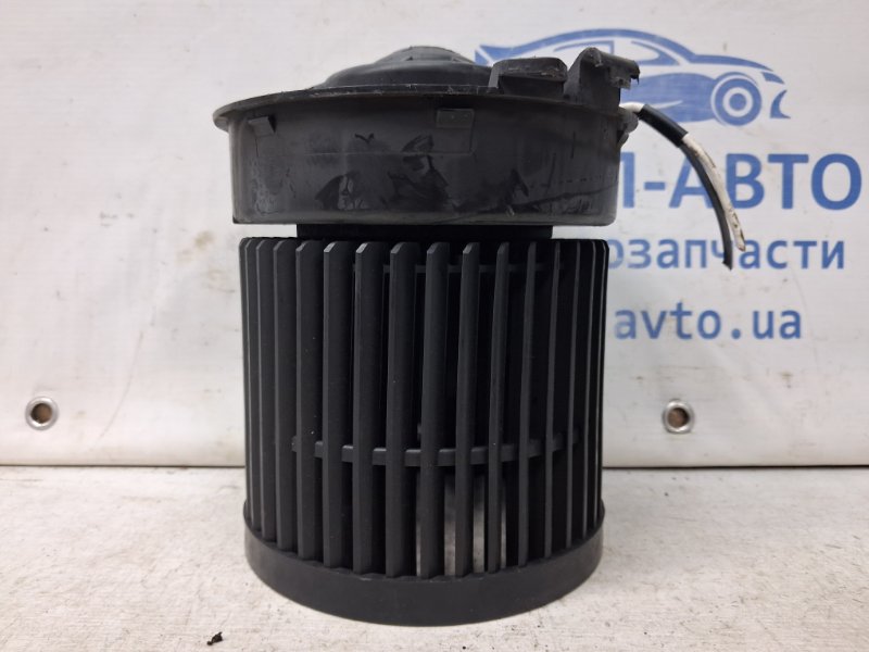 Запчасть моторчик печки Nissan Qashqai 2013-2022 J11 1.2 Бензин HRA2DDT 272264EM0A Б/У Моторчик печки Nissan Qashqai 2013-2022 J11 1.2 Бензин HRA2DDT 272264EM0A Б/У