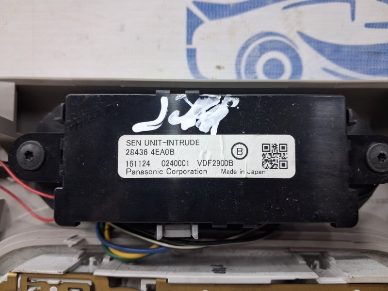 Плафон передний Nissan Qashqai J11 1.2 Бензин HRA2DDT Плафон передний Nissan Qashqai J11 1.2 Бензин HRA2DDT