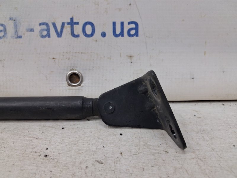 Амортизатор крышки багажника Chevrolet Captiva C140 2.2 diesel Z22D1 Амортизатор крышки багажника Chevrolet Captiva C140 2.2 diesel Z22D1