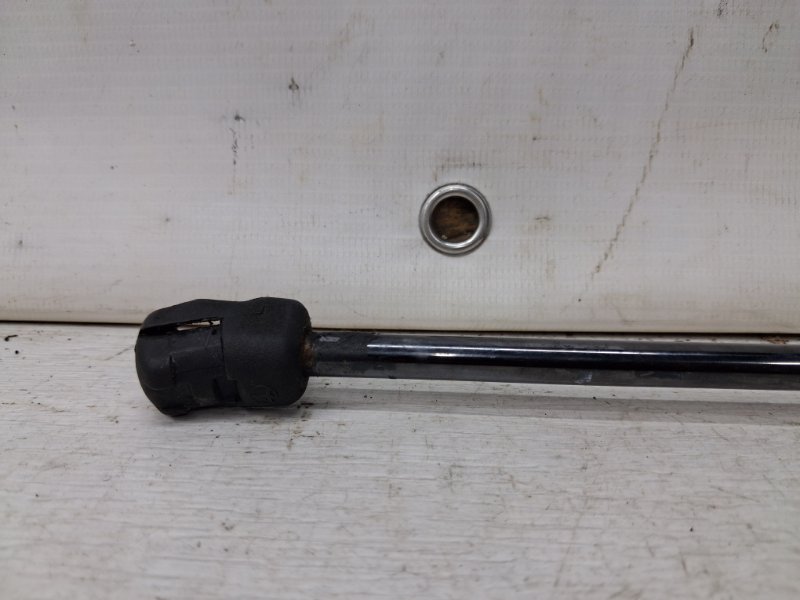 Амортизатор крышки багажника Captiva 2006-2018 C140 2.2 diesel Z22D1 Амортизатор крышки багажника Captiva 2006-2018 C140 2.2 diesel Z22D1