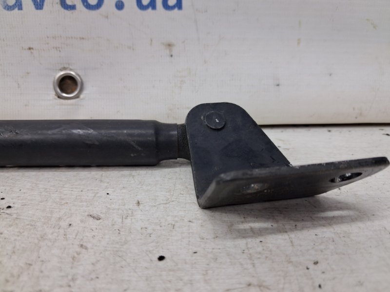 Амортизатор крышки багажника Chevrolet Captiva C140 2.2 diesel Z22D1 Амортизатор крышки багажника Chevrolet Captiva C140 2.2 diesel Z22D1