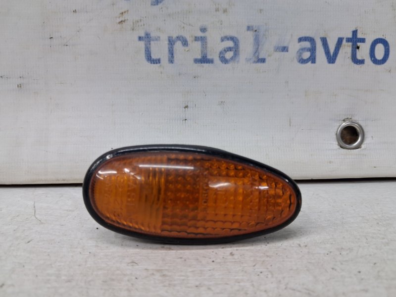 Повторитель поворотника Mitsubishi Pajero Sport 1996-2008 K9 3.0 бензин 6G72 MB617810 Б/У