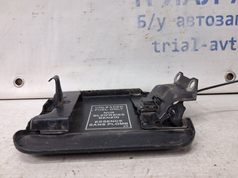 Лючок бака Mitsubishi Pajero Sport K9 3.0 бензин 6G72 Лючок бака Mitsubishi Pajero Sport K9 3.0 бензин 6G72