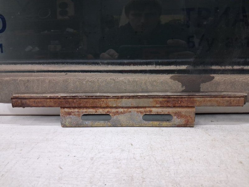 Стекло двери заднее правое Pajero Sport 1996-2008 K9 3.0 бензин 6G72 Стекло двери заднее правое Pajero Sport 1996-2008 K9 3.0 бензин 6G72