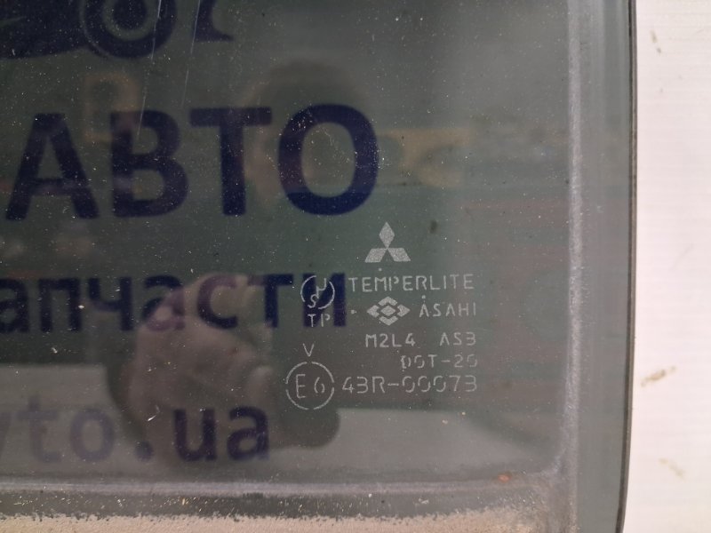 Стекло двери заднее левое Mitsubishi Pajero Sport K9 3.0 бензин 6G72