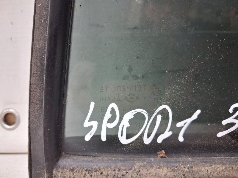 Стекло двери задней правой (форточка) Pajero Sport 1996-2008 K9 3.0 бензин 6G72