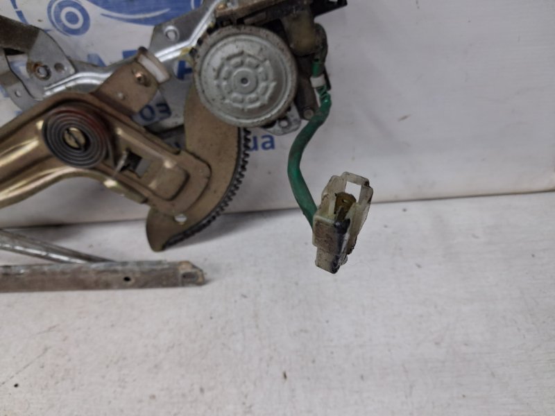 Стеклоподъемник передний левый Pajero Sport 1996-2008 K9 3.0 бензин 6G72 Стеклоподъемник передний левый Pajero Sport 1996-2008 K9 3.0 бензин 6G72