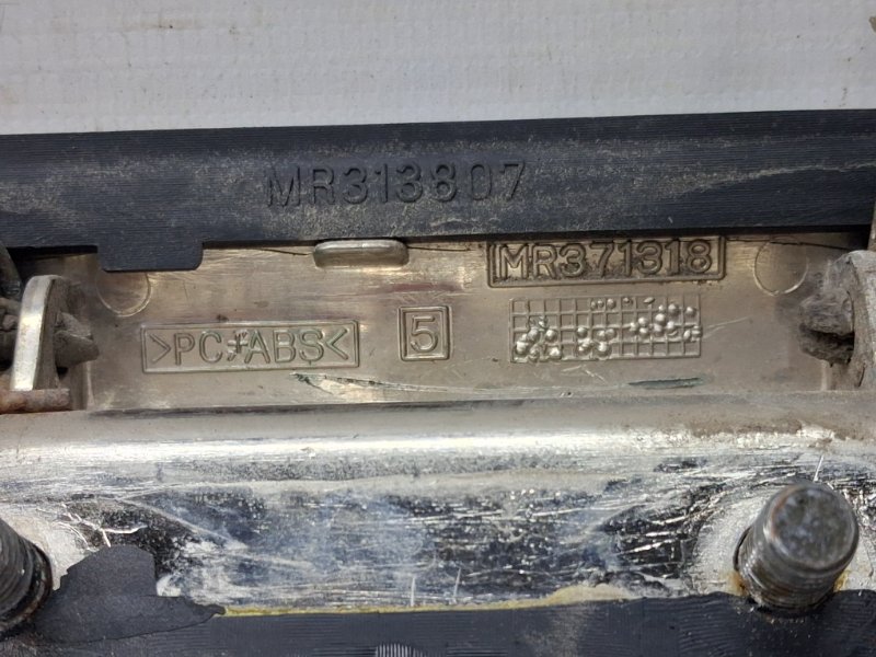 Ручка двери внешняя задняя правая Mitsubishi Pajero Sport K9 3.0 бензин 6G72