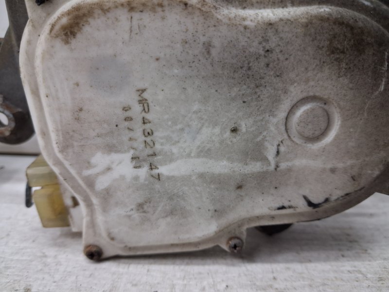 Замок двери задний левый Mitsubishi Pajero Sport K9 3.0 бензин 6G72