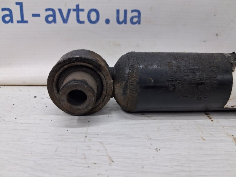 Амортизатор задний Toyota Auris E150 1.6 бензин 1ZRFAE