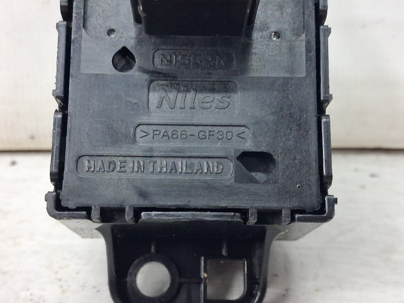 Кнопка ручника Qashqai 2013-2022 J11 1.2 Бензин HRA2DDT Кнопка ручника Qashqai 2013-2022 J11 1.2 Бензин HRA2DDT