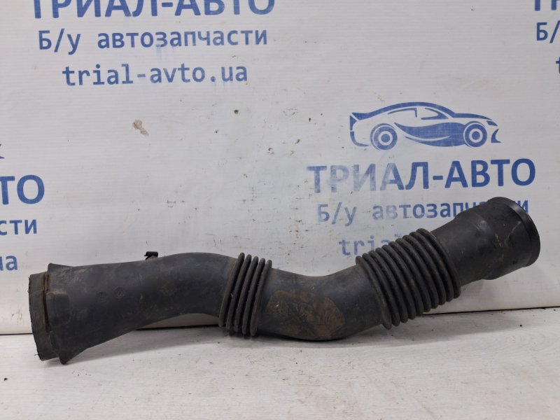 Запчасть воздуховод Dacia Duster 2010-2017 HS 1.5 Diesel K9K 165555736R Б/У Воздуховод Dacia Duster 2010-2017 HS 1.5 Diesel K9K 165555736R Б/У