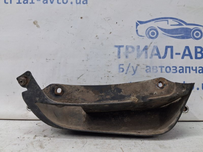 Брызговик задний правый Pajero Wagon 1999-2006 3 3.2 Дизель 4M41
