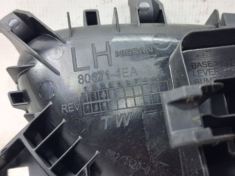 Ручка двери внутренняя левая Nissan Qashqai J11 1.2 Бензин HRA2DDT Ручка двери внутренняя левая Nissan Qashqai J11 1.2 Бензин HRA2DDT