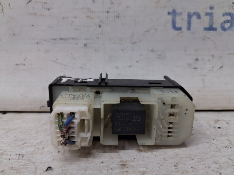 Кнопка стеклоподъемника Prado 2002-2009 J120 3.0 Diesel 1KDFTV
