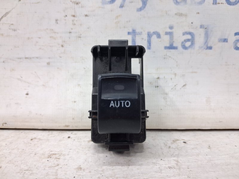 Кнопка стеклоподъемника Toyota Auris 2006-2012 E150 1.6 бензин 1ZRFAE 8481002130 Б/У