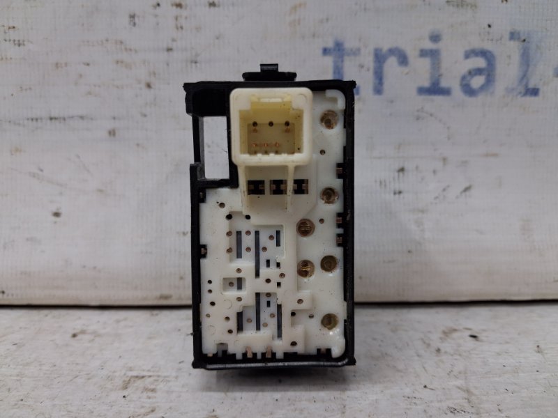 Кнопка стеклоподъемника Auris 2006-2012 E150 1.6 бензин 1ZRFAE