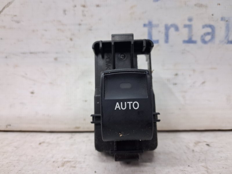 Кнопка стеклоподъемника Toyota Auris 2006-2012 E150 1.6 бензин 1ZRFAE 8481002130 Б/У