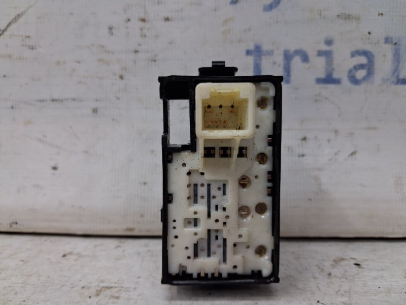 Кнопка стеклоподъемника Auris 2006-2012 E150 1.6 бензин 1ZRFAE