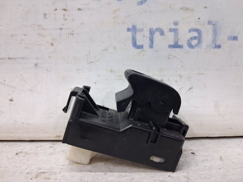 Кнопка стеклоподъемника Toyota Auris E150 1.6 бензин 1ZRFAE