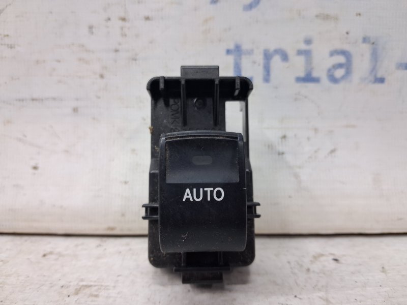 Кнопка стеклоподъемника Toyota Auris 2006-2012 E150 1.6 бензин 1ZRFAE 8481002130 Б/У