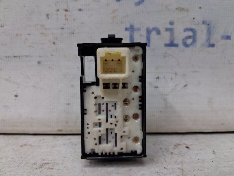 Кнопка стеклоподъемника Auris 2006-2012 E150 1.6 бензин 1ZRFAE