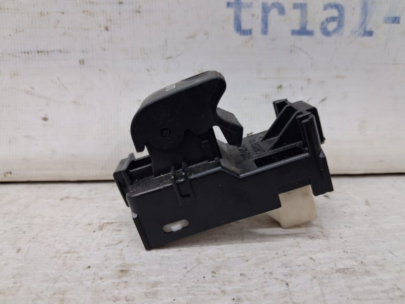 Кнопка стеклоподъемника Toyota Auris E150 1.6 бензин 1ZRFAE