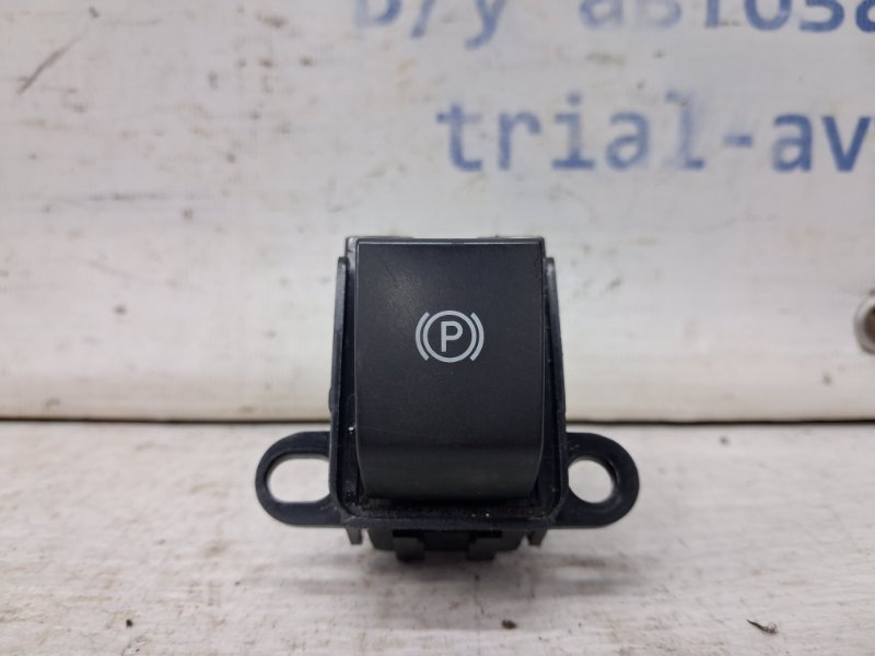 Запчасть кнопка ручника Chevrolet Captiva 2006-2018 C140 2.2 diesel Z22D1 20787804 Б/У Кнопка ручника Chevrolet Captiva 2006-2018 C140 2.2 diesel Z22D1 20787804 Б/У