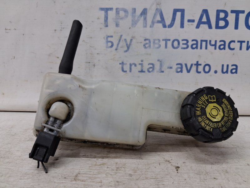Бачок главного тормозного цилиндра Renault Megane 3 1.5 Diesel K9K Бачок главного тормозного цилиндра Renault Megane 3 1.5 Diesel K9K