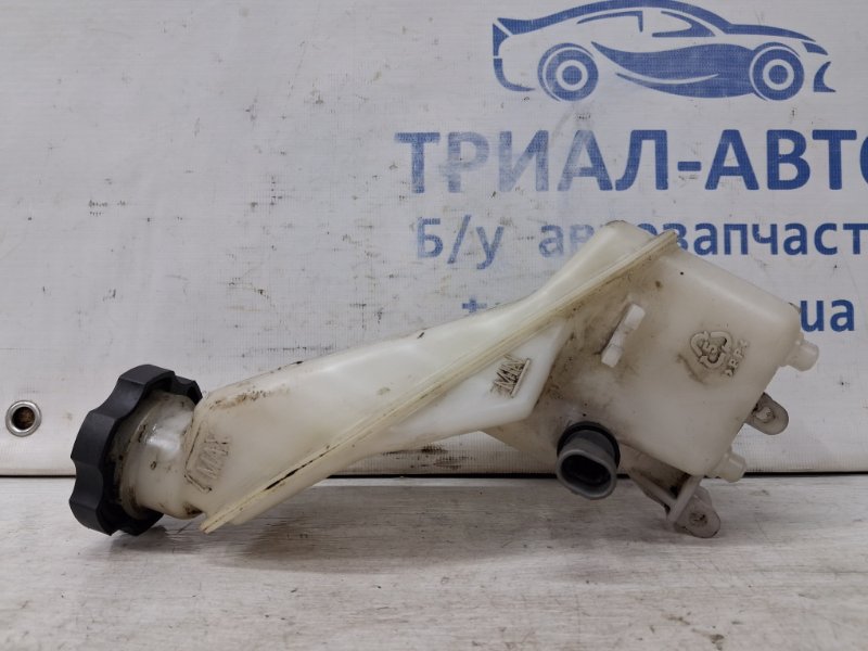 Бачок главного тормозного цилиндра Chevrolet Captiva 2006-2018 C140 2.2 diesel Z22D1 93745976 Б/У