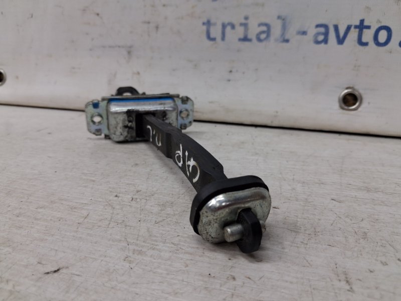 Ограничитель двери передний левый Chevrolet Captiva C140 2.2 diesel Z22D1