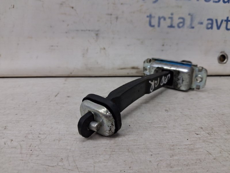 Ограничитель двери передний правый Chevrolet Captiva C140 2.2 diesel Z22D1 Ограничитель двери передний правый Chevrolet Captiva C140 2.2 diesel Z22D1